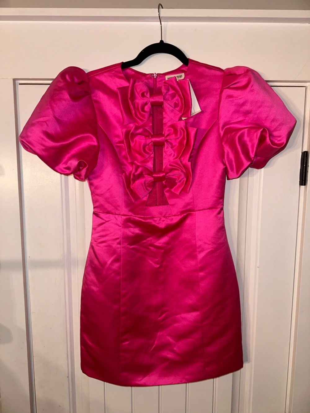 NWT Main Strip Size Medium Womens Hot Pink Puff Sleeve Bow-Accent Mini Dress - Picture 2 of 11
